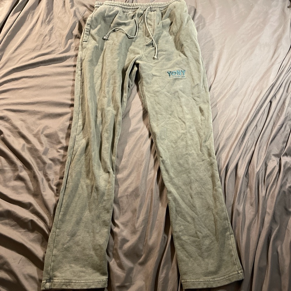 Yony green sweatpants with embroidered logo